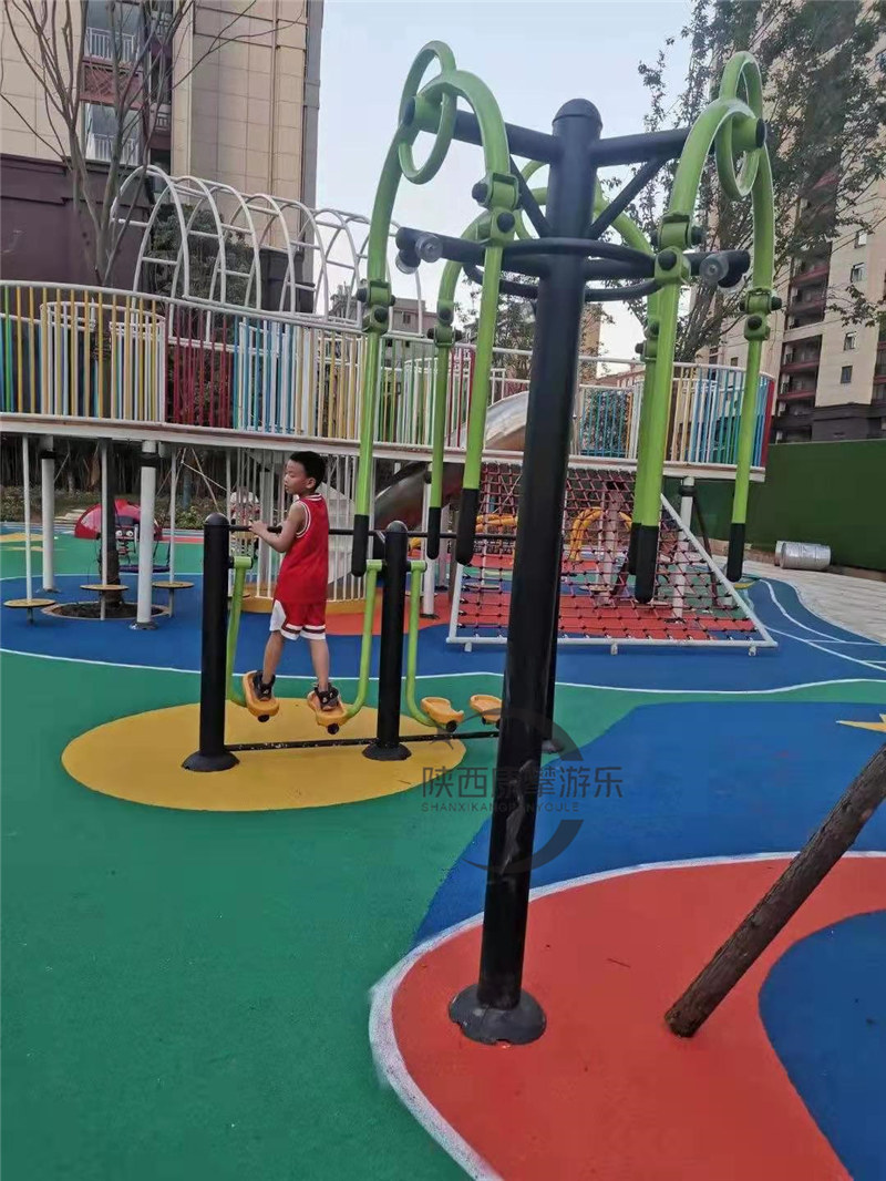 戶外健身器材場(chǎng)地塑膠跑道