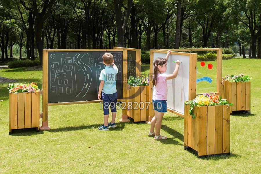 幼兒園戶(hù)外美工區(qū)