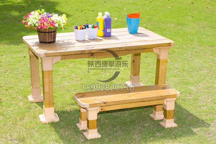 幼兒園戶(hù)外美工區(qū)