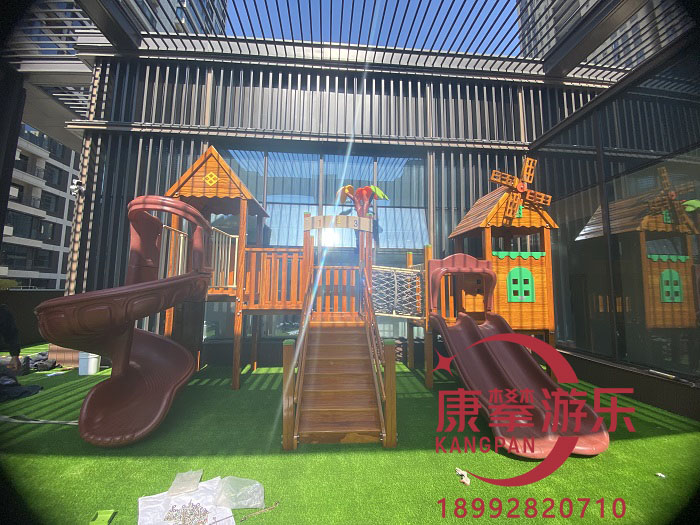 木質滑梯