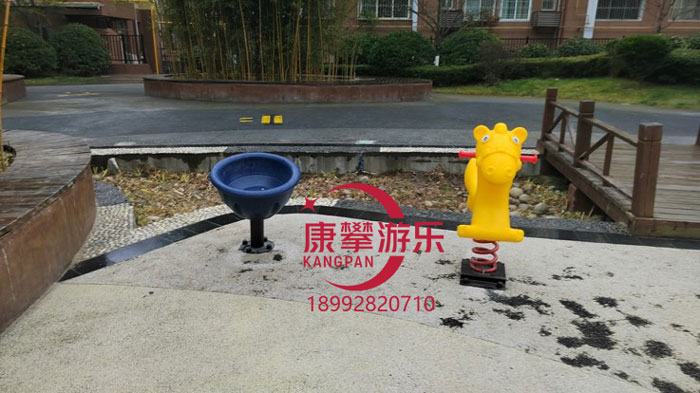 戶外塑料搖搖樂(lè)