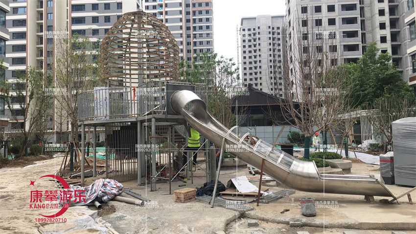 陜西渭南小區(qū)非標兒童游樂設(shè)施現(xiàn)場
