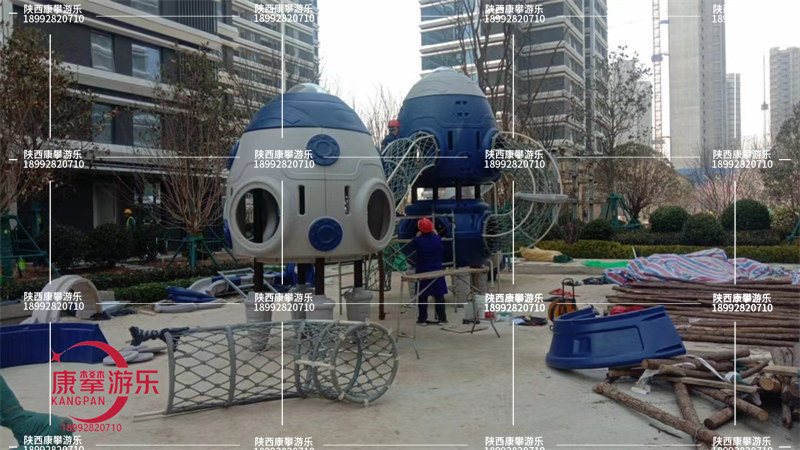 西安高新區(qū)小區(qū)兒童游樂設(shè)施滑梯安裝現(xiàn)場(chǎng)